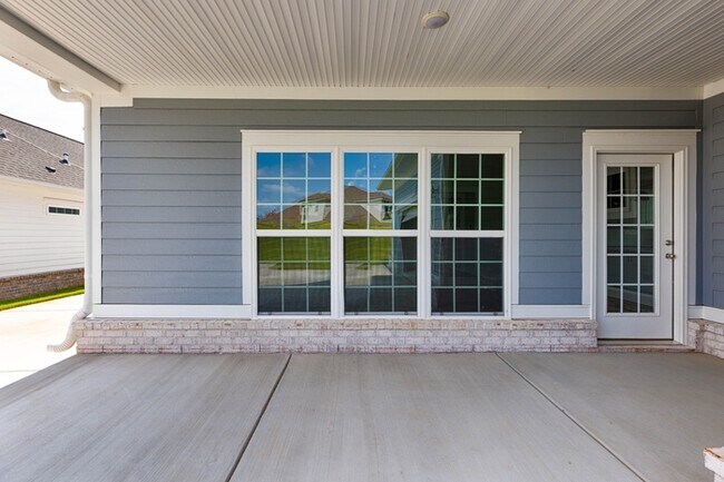 Building Photo - Luxury Craftsman Home in Monrovia Springs