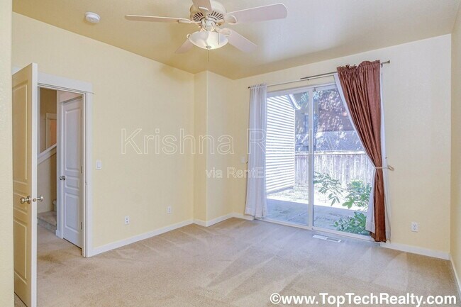 Building Photo - 14705 SW Redbud Way