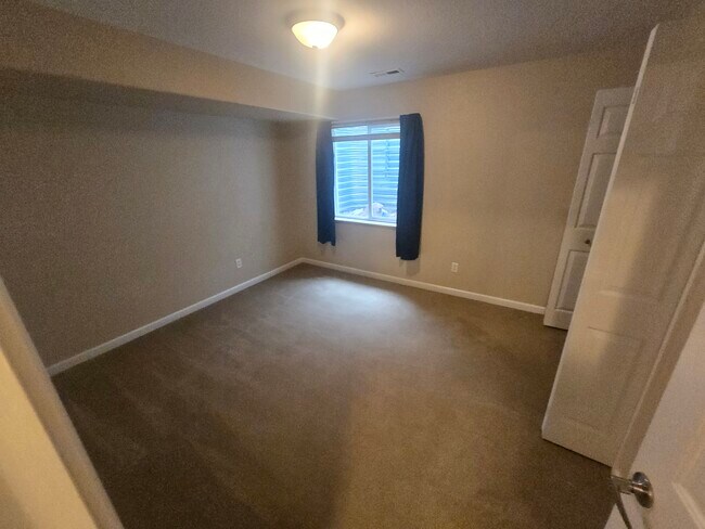 Building Photo - 964 Red Brooke Dr