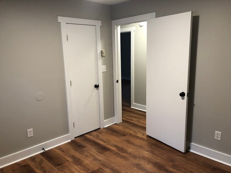 Middle Bedroom - 21116 Wells St