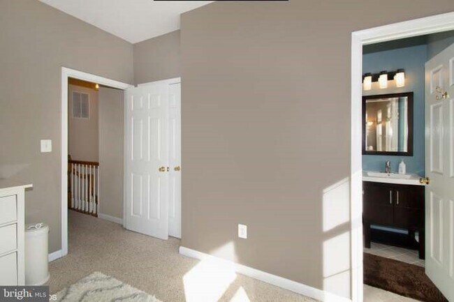 Building Photo - 5427 Chieftain Cir