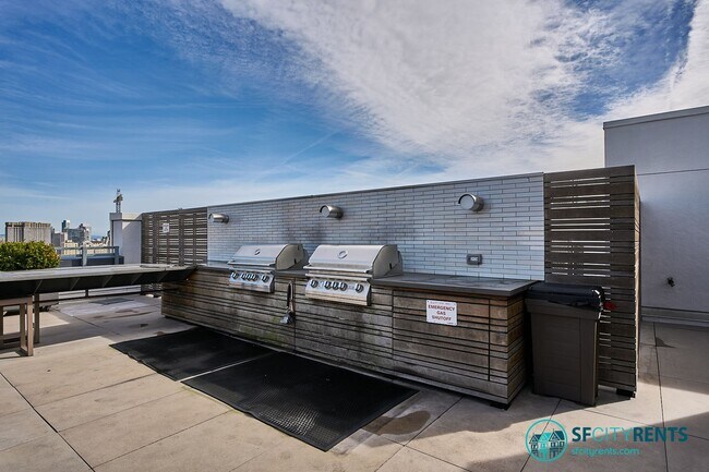 Building Photo - Pacific Heights: 10th Floor Corner Condo w/ Views, W/D in-unit, Parking & Shared Roof Deck @ The ...