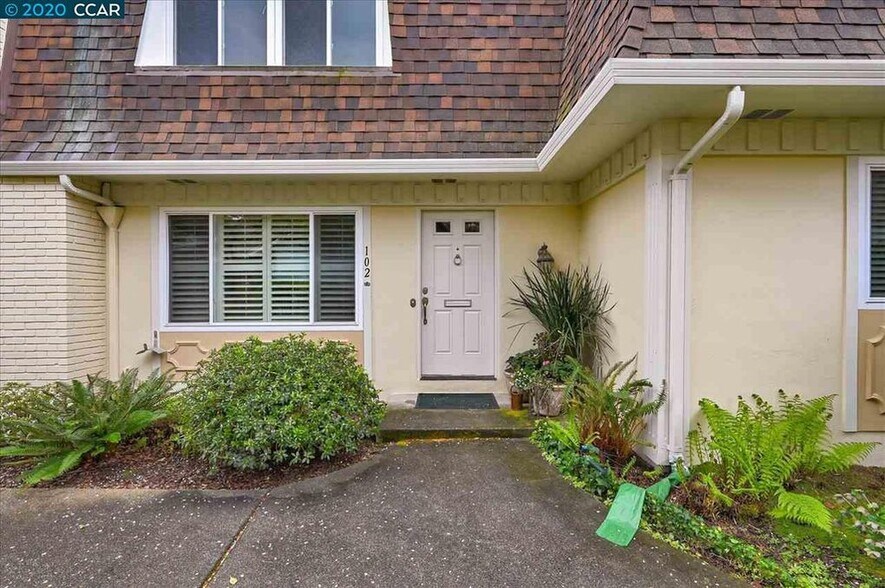 Building Photo - 102 Miramonte Dr