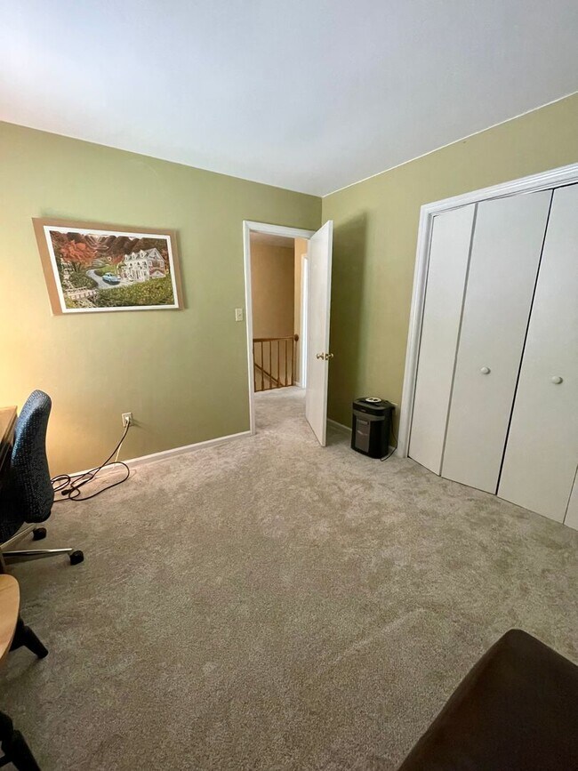 Building Photo - Adorable Home in Raeburn! 3Br/2BA