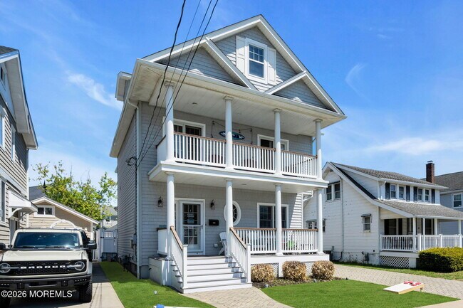 Building Photo - 310 18th Ave