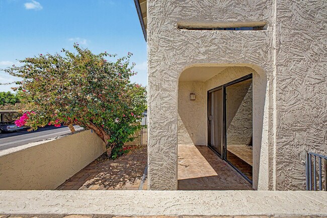 Building Photo - 3825 E Camelback Rd