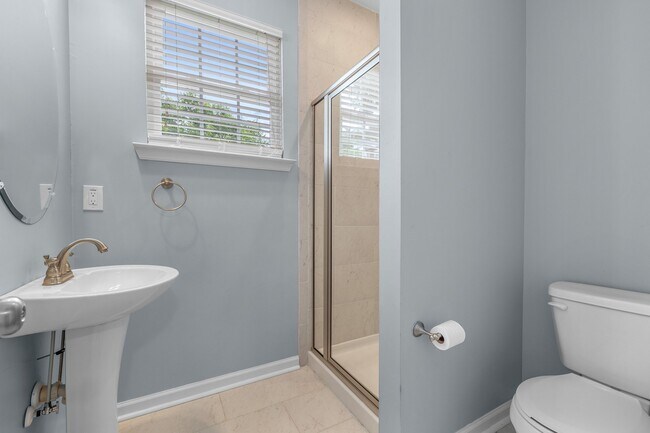 Building Photo - 426 W 28th St