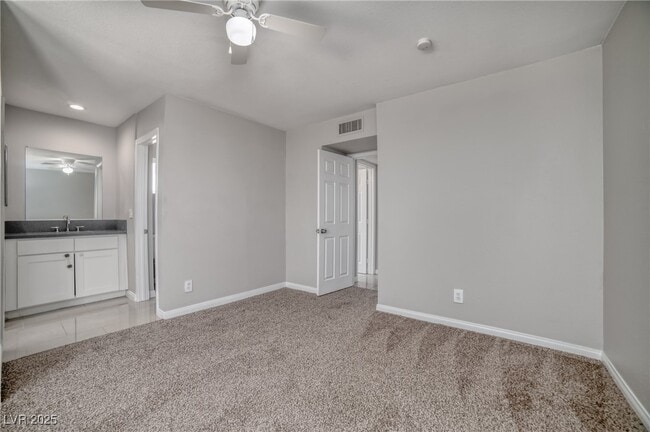 Building Photo - 2825 Kings Way