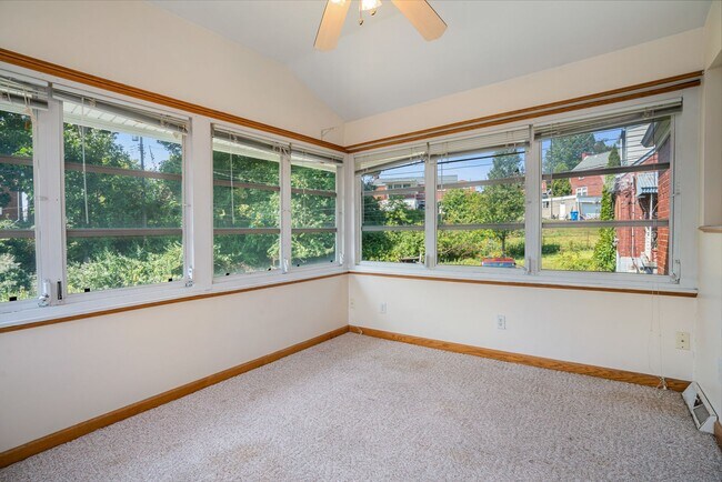 Building Photo - Recently Updated Home in Baldwin!