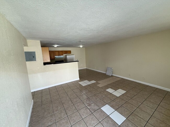 Building Photo - 2-1 Apartment with Central Air