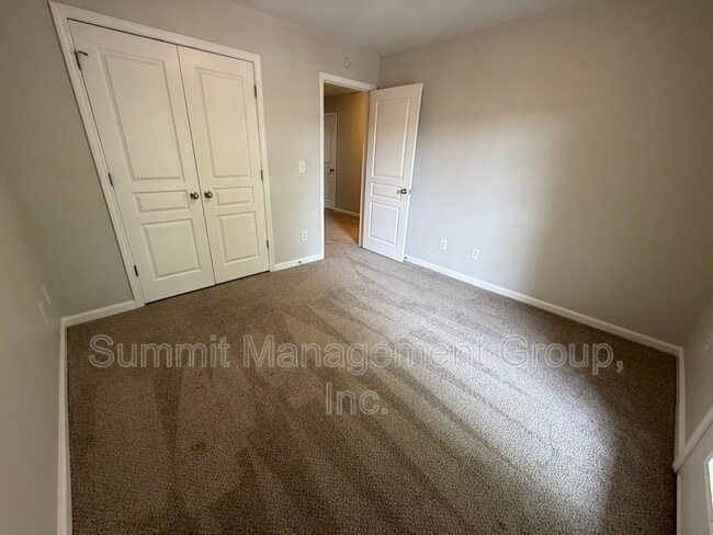 Building Photo - 180 Orchard Dr