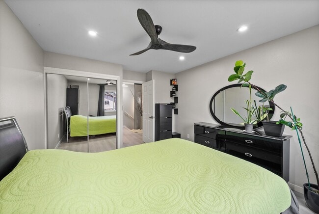 Building Photo - N20W5343 Pierce Ct