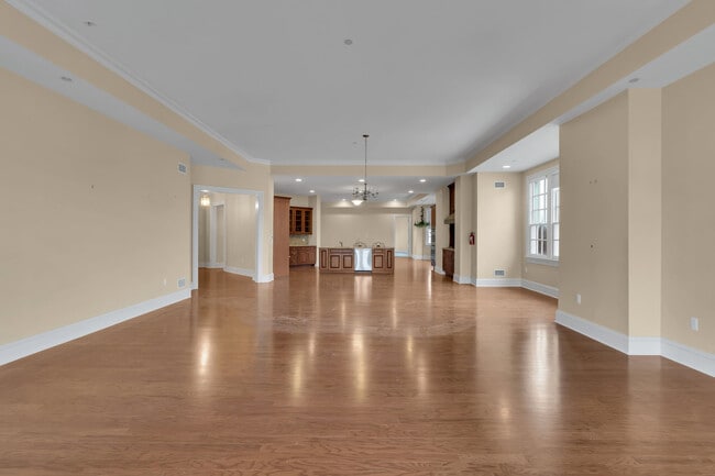 Building Photo - 1021 Oval Rd