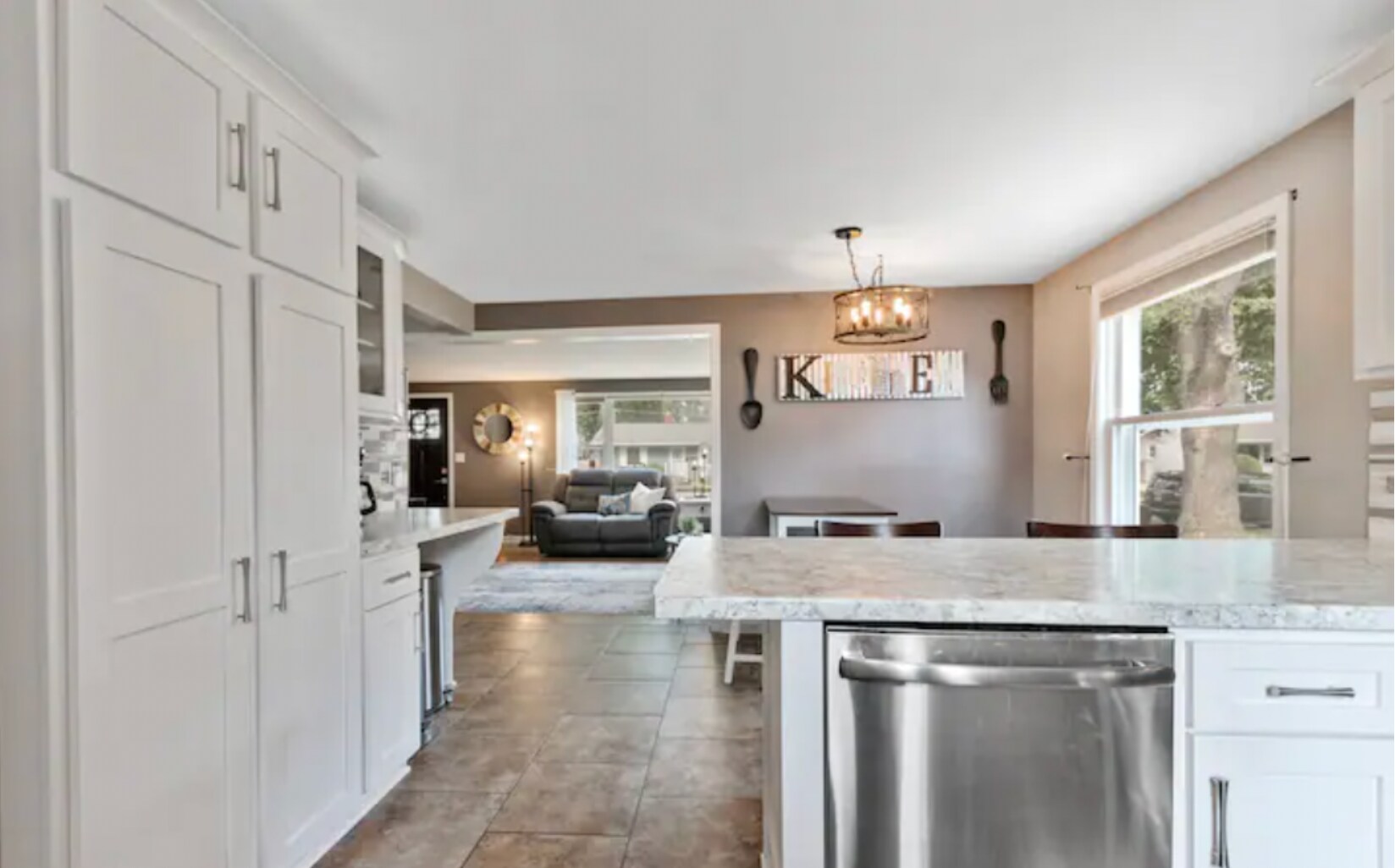 Building Photo - 1071 Kenwood St