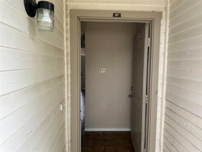 Building Photo - 8005 Rothington Rd