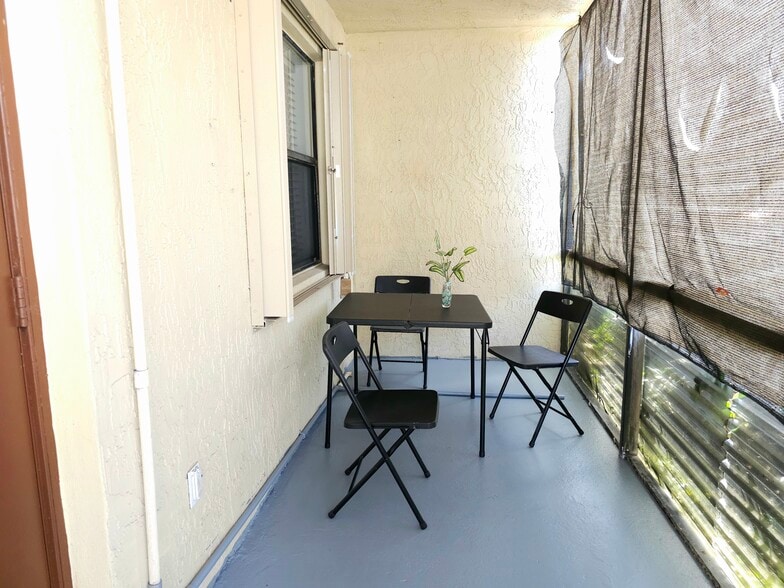 Building Photo - 10031 Winding Lake Rd