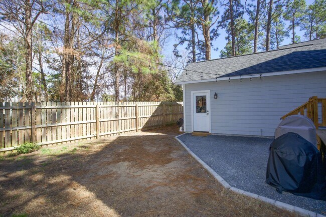 Building Photo - Charming Cottage in DOWNTOWN Southern Pines