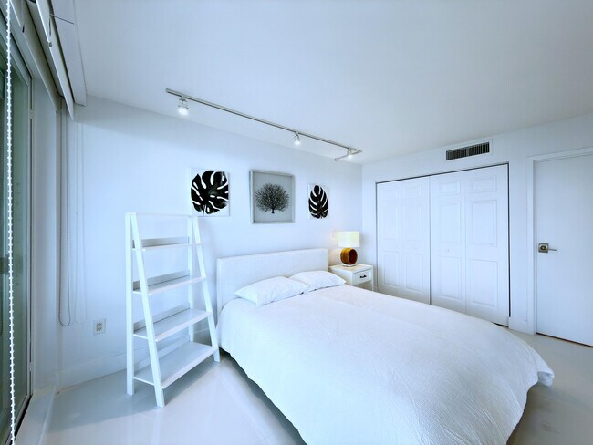 Building Photo - 3546 S Ocean Blvd