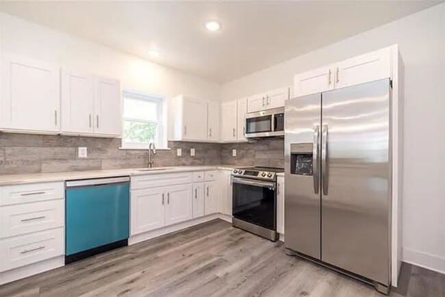 Building Photo - Beautiful 4 Bedroom Newly renovated home!