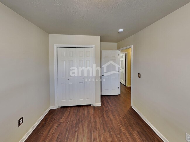 Building Photo - 1991 W 550 N