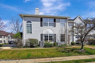 Building Photo - 13 Racquet Rd