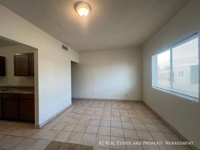 Building Photo - 1229 W Pierce St