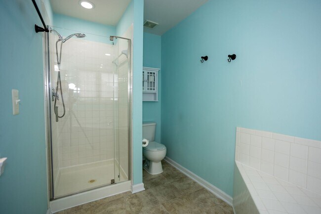 Building Photo - Spacious & Bright Home in Parks of Piedmon...
