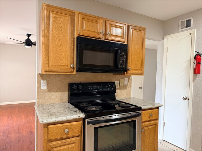 Building Photo - 2102 5th Ave N