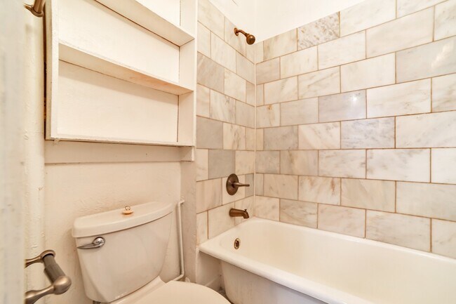 Building Photo - Top Floor Studio In Cap Hill Available NOW!
