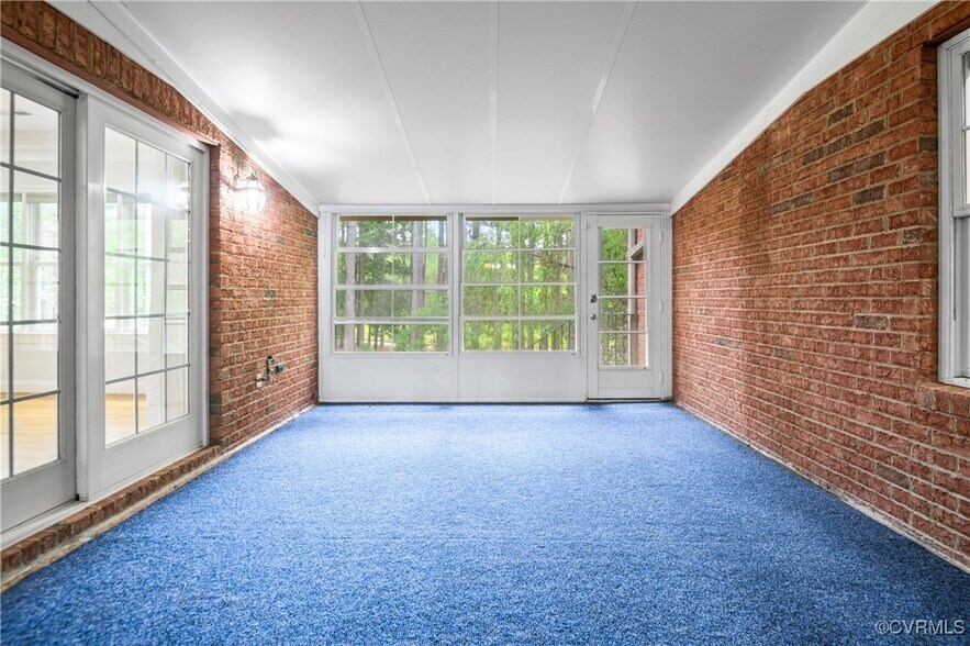 Building Photo - 11465 Pinewild Dr