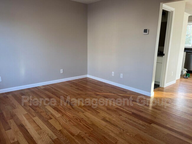 Building Photo - 6-21 Clarendon Way