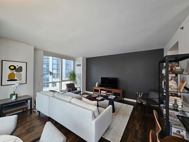 Building Photo - 505 N McClurg Ct