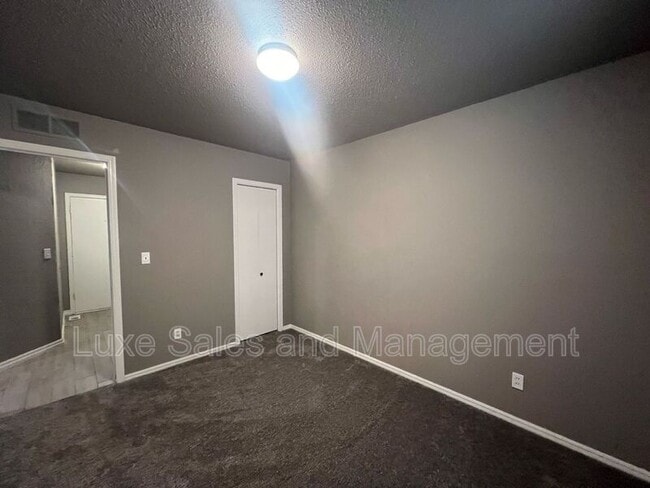Building Photo - 503 Turtle Creek Dr