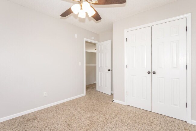 Building Photo - 7292 Green Ash Dr