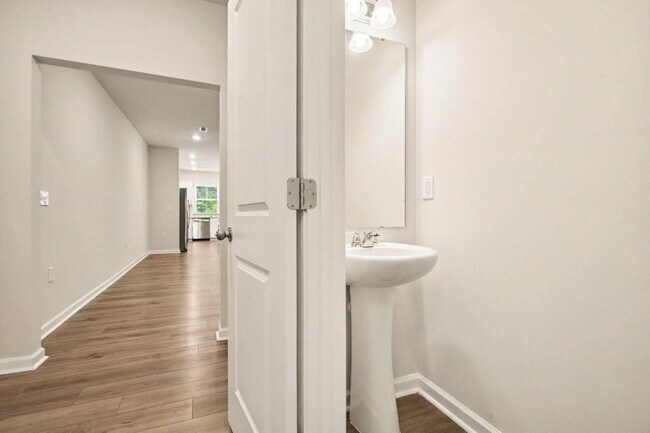 Building Photo - 909 Falls Grove Trl