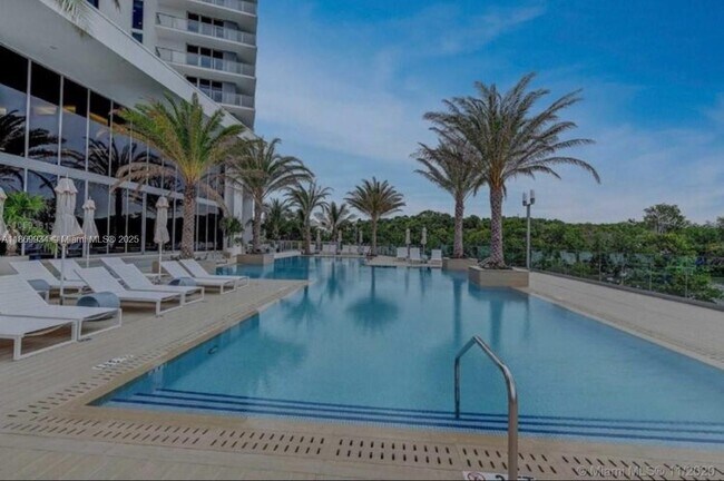 Building Photo - 16385 Biscayne Blvd