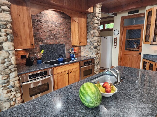Building Photo - 16946 Belle Isle Dr