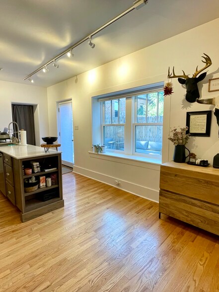 Building Photo - 308 Arno St NE