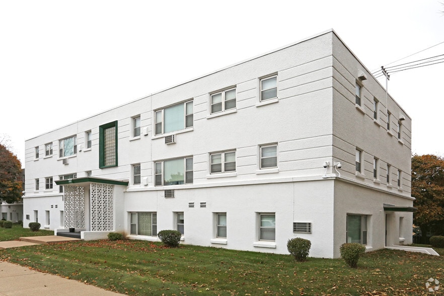 Kenwood Manor - Kenwood Manor Apartments