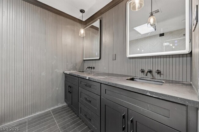 Building Photo - 3137 Bel Air Dr