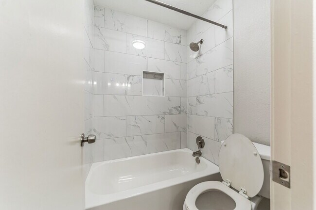 Building Photo - Move-In Ready 3BR/2BA in Baytown – 1,472 Sq Ft with Private Yard & Garage