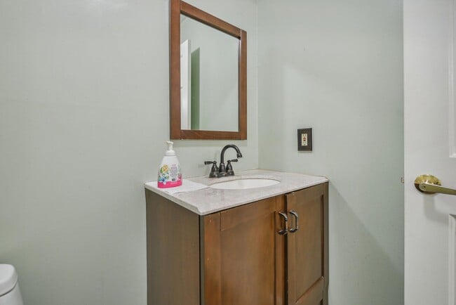 Building Photo - 64 Jesse Ct