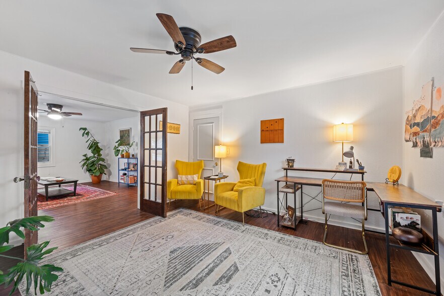 Building Photo - 2109B Sadler Ave