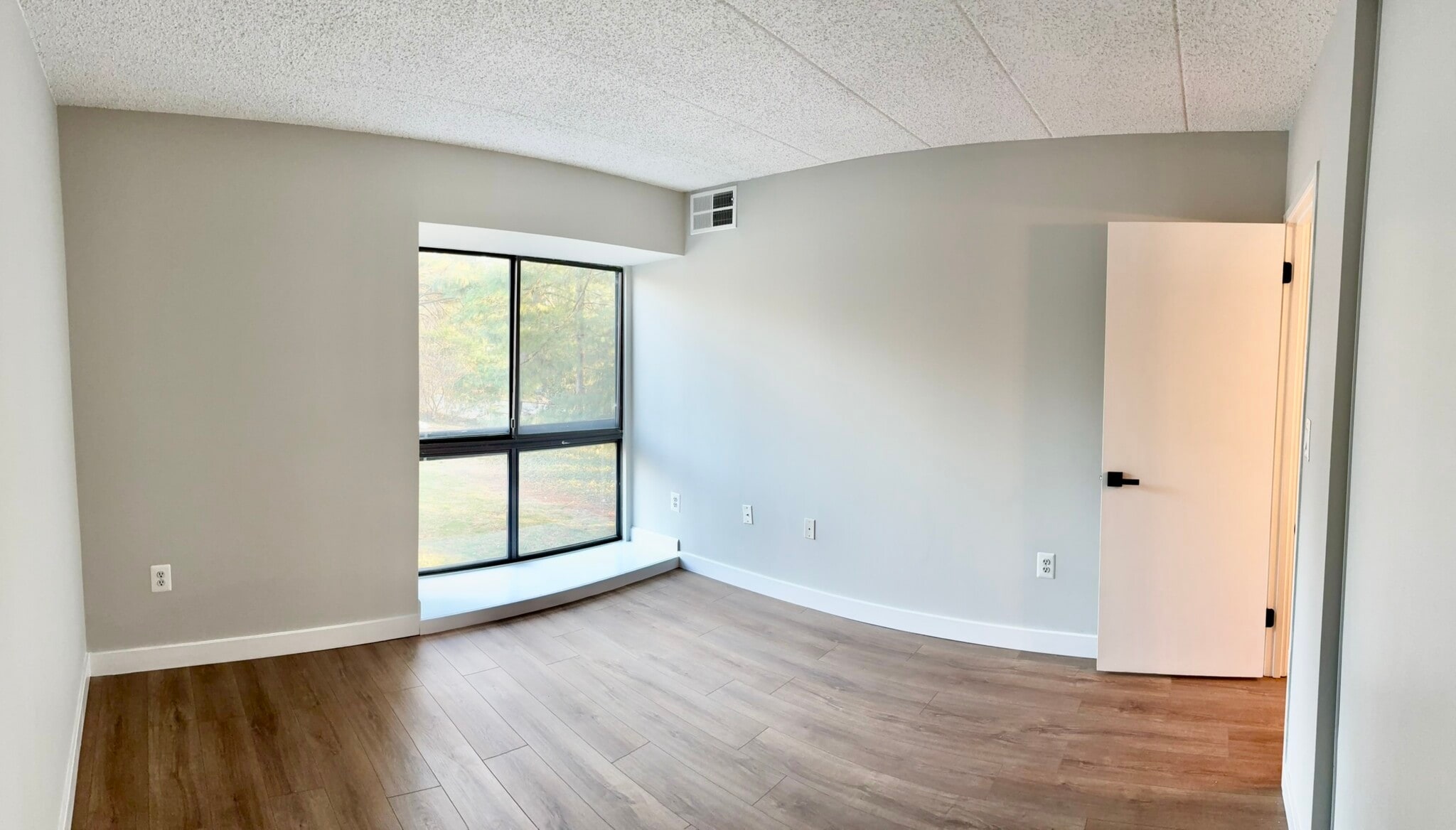 2BD has floor to ceiling windows - 11557 Rolling Green Ct