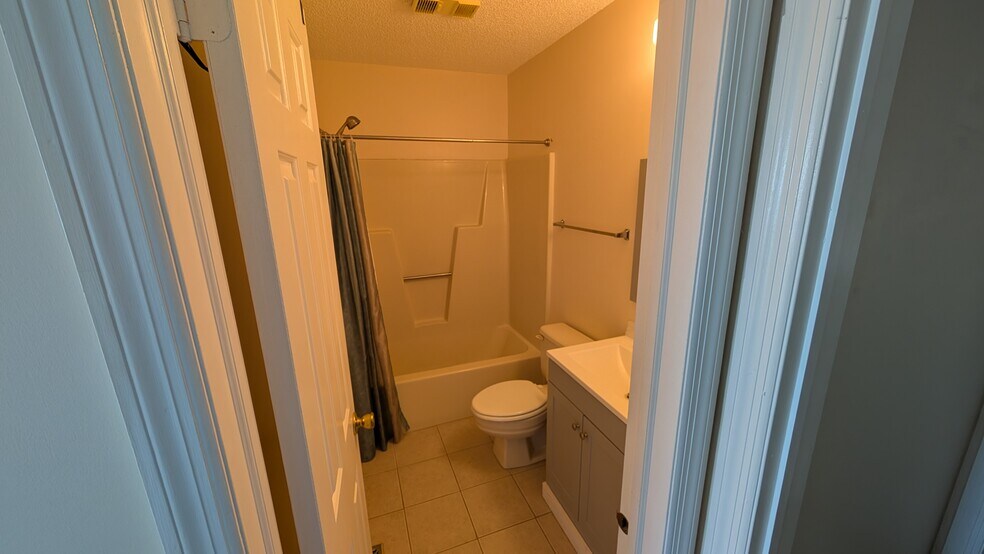 Building Photo - 2881 White Oak Mountain Rd