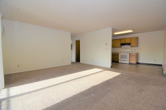 Building Photo - Top Floor Large 2 bedroom 1 bathroom apart...