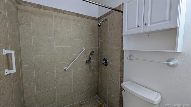 Building Photo - 2929 SE Ocean Blvd