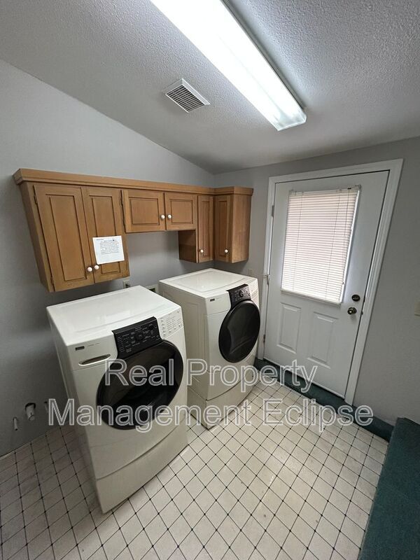 Building Photo - 15123 SE 48th Dr