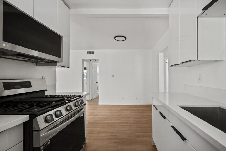 Building Photo - 2034 S Garth Ave