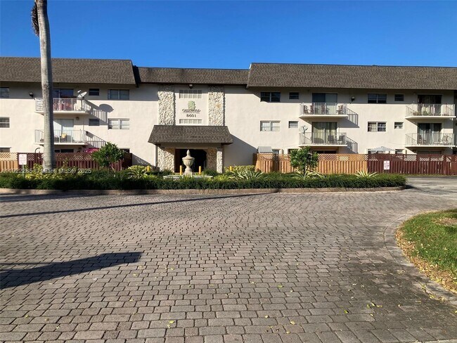 Primary Photo - 8601 SW 94th St